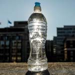 Сонячне світло перетворює пластикові пляшки з водою на небезпечні для здоров'я, - дослідження
